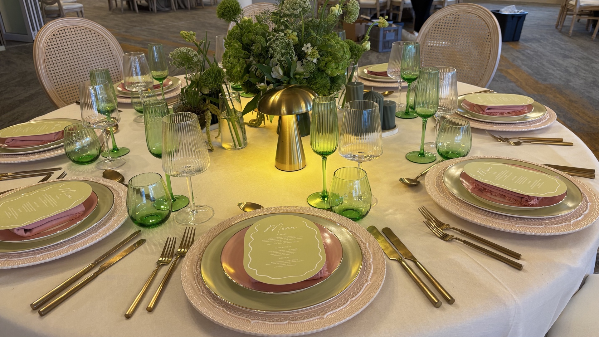 Elegant Table Overview